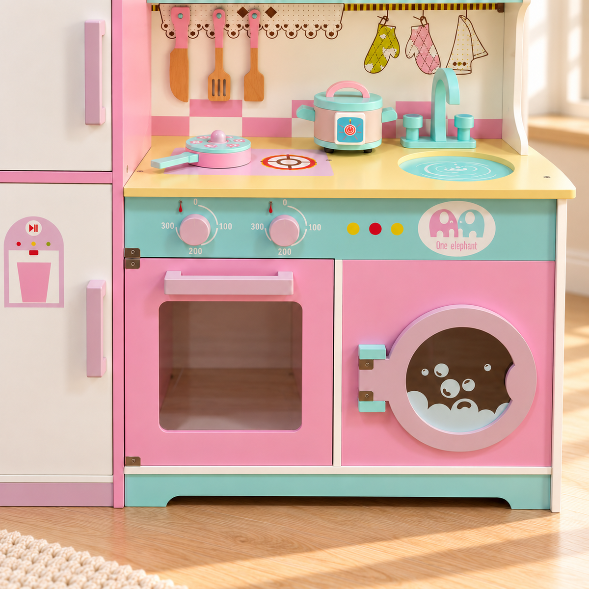 COCINITA EN MADERA CON REFRIGERADOR