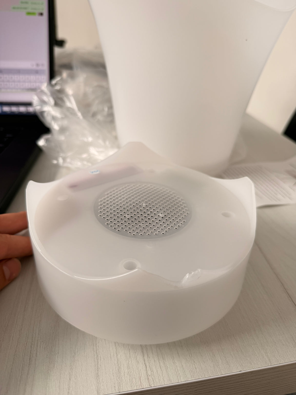 REMATE HIELERA PARLANTE ( LEER DESCRIPCION)